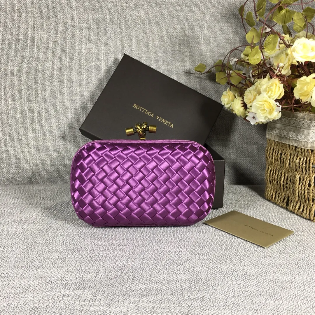 8651 Small Classic Dinner Bag ~~~Snake leather with ribbon ~~~Dense and slippery, not easy to fluff, can hold a small iPhone! Size: 16.5cm*10.5cm*6cm
